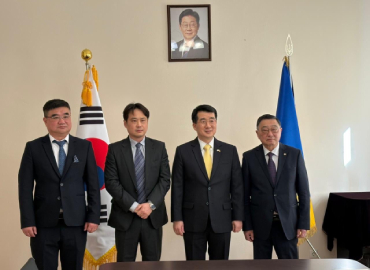 Професор Кан Ден Сік отримав вірчу грамоту члена Консультативної ради з мирного та демократичного об’єднання Кореї