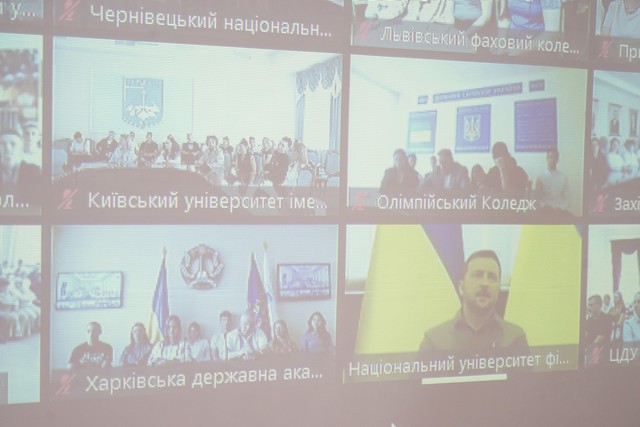 Президент України Володимир Зеленський поспілкувався зі студентами спортивного напряму