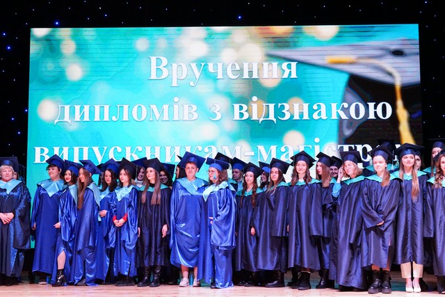 Вручення дипломів випускникам магістерських освітньо-професійних програм в Університеті Грінченка