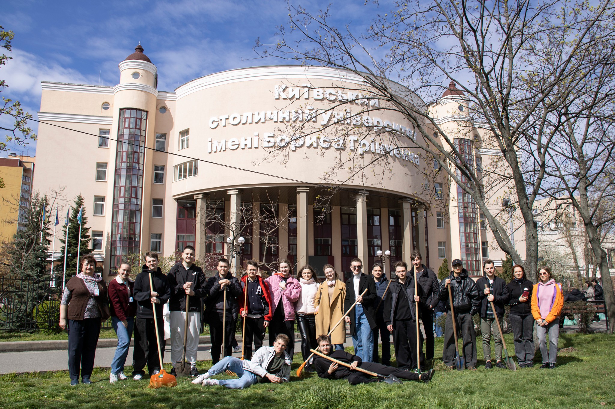 Толока єднає: в Університеті Грінченка відзначили День довкілля прибиранням