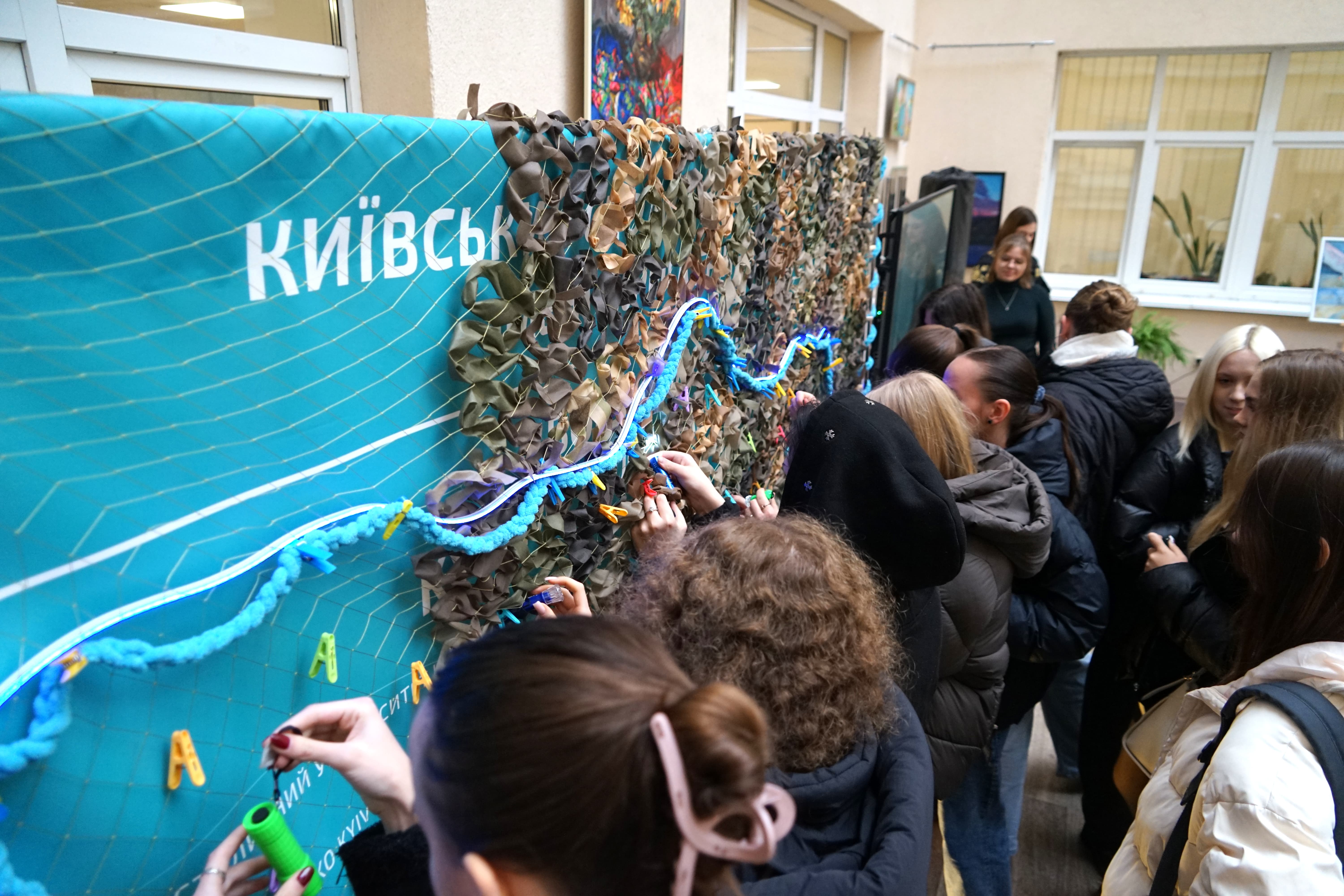 Мистецько-благодійний проєкт «Місця щасливих людей: промені нашого тепла!»