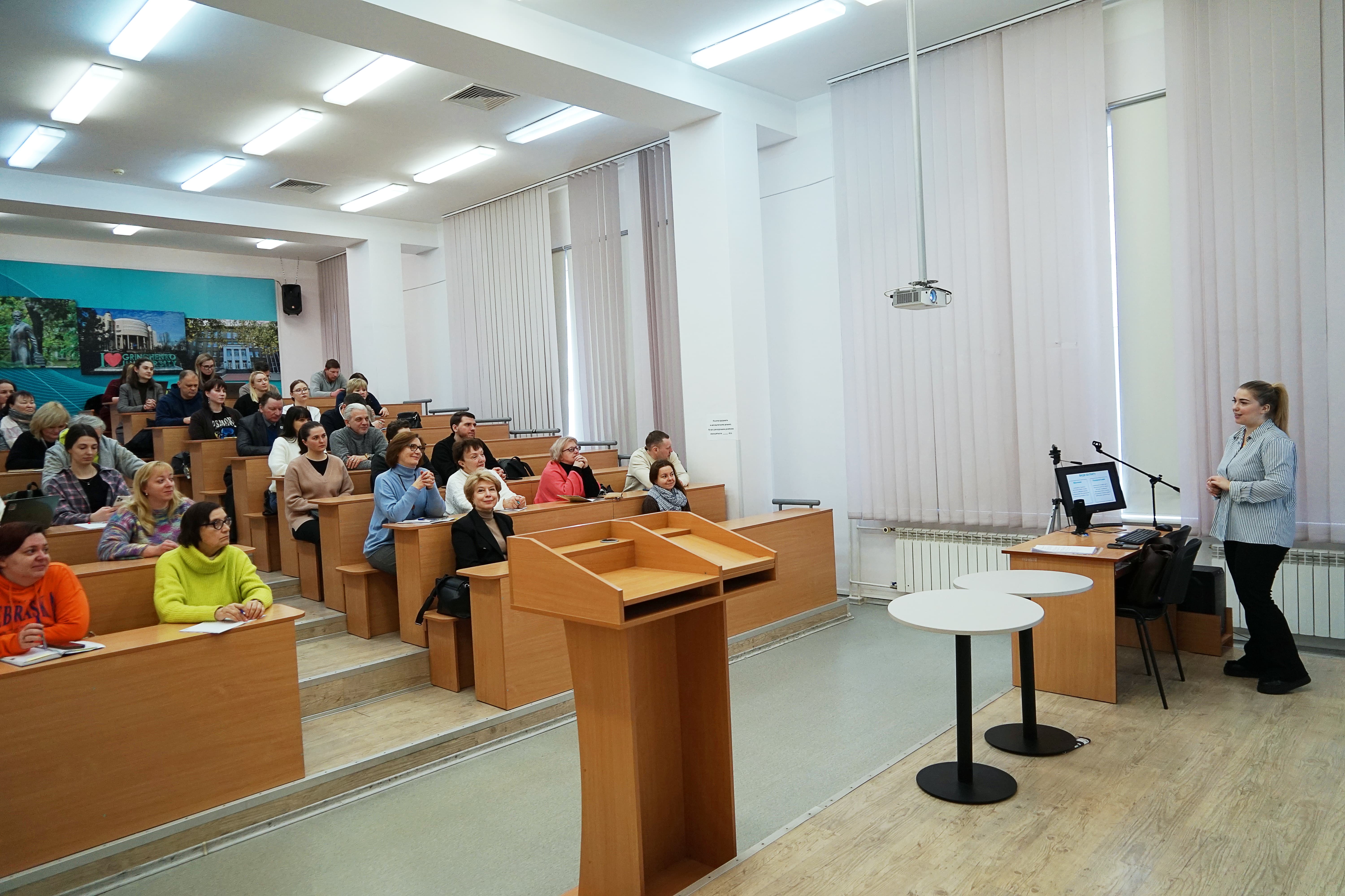 Школа кураторів і вихователів: тренінг про алгоритми дій у випадках булінгу