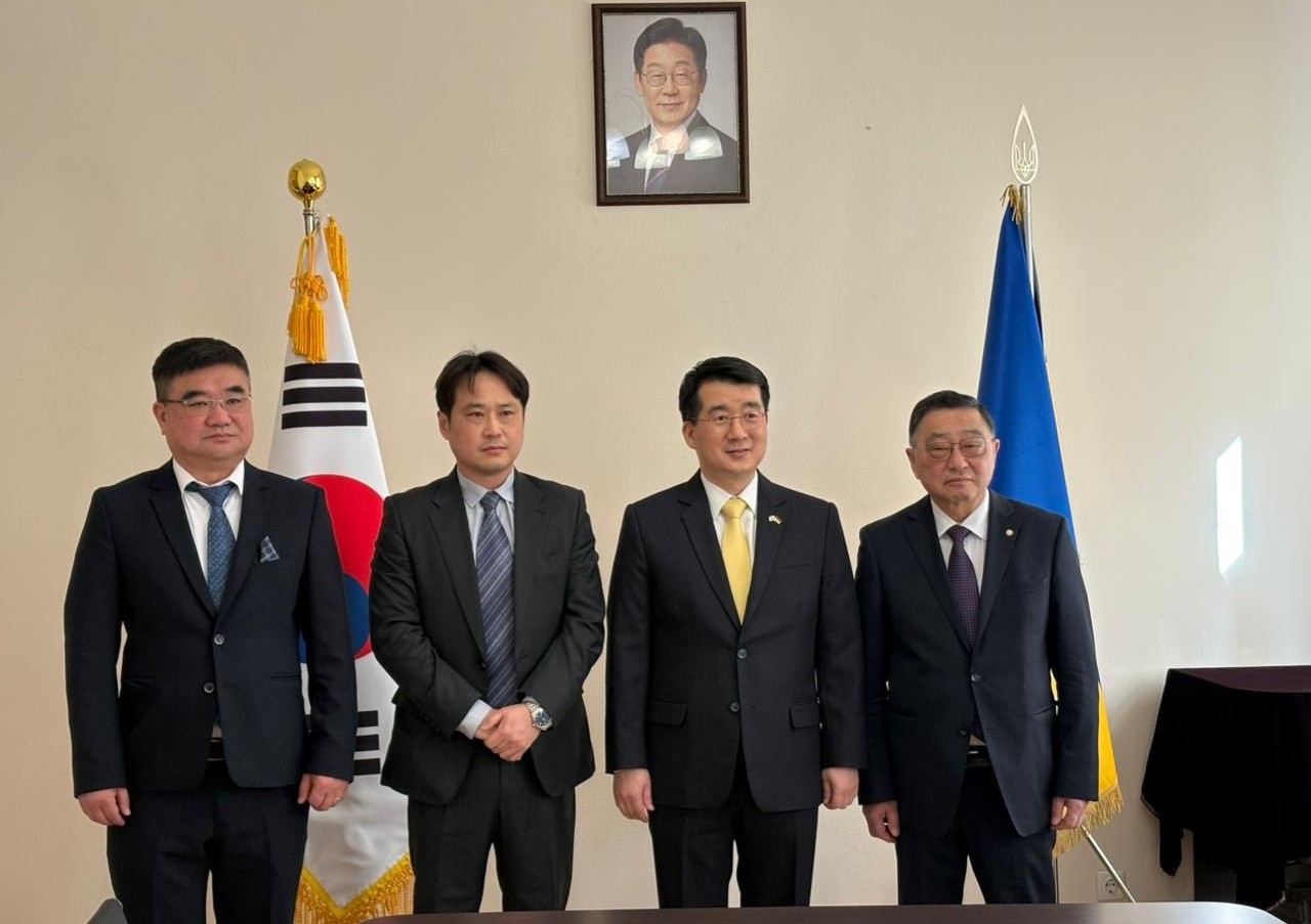 Професор Кан Ден Сік отримав вірчу грамоту члена Консультативної ради з мирного та демократичного об&rsquo;єднання Кореї