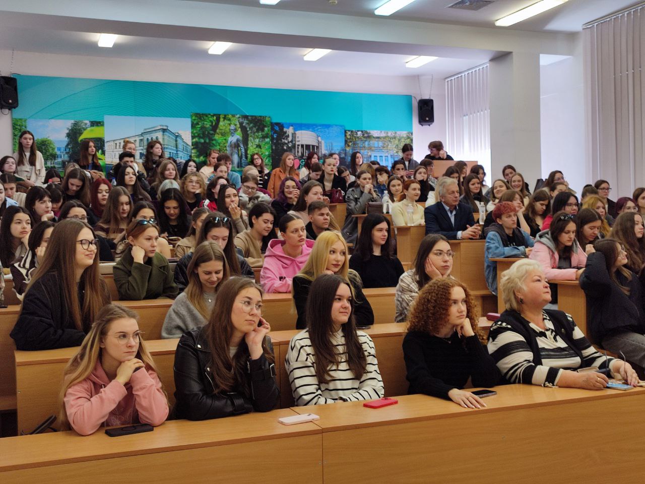 Науково-практичний майстер-клас «Переклад машинний і живий: чи відбере ШІ нашу роботу?»